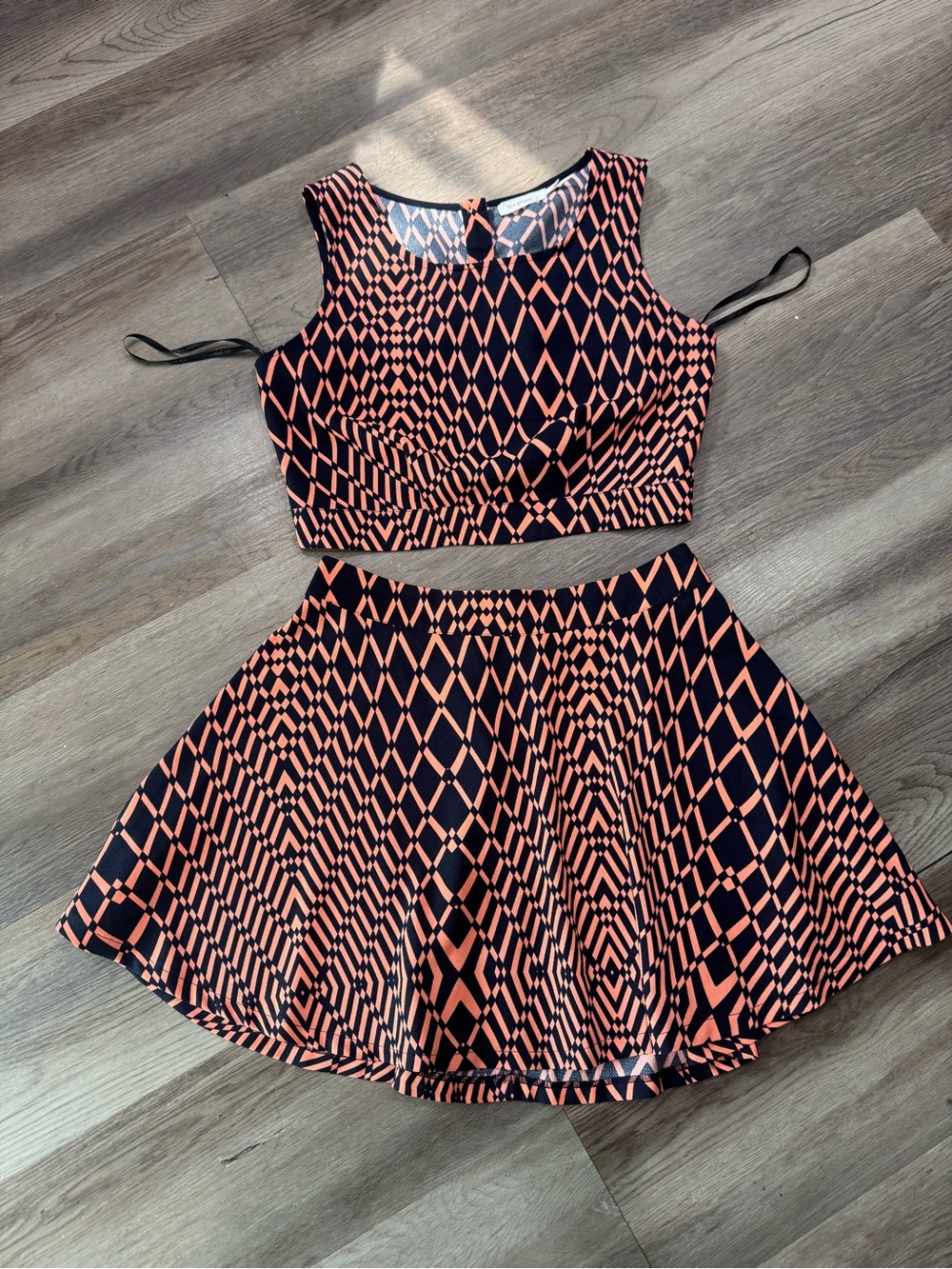 Blu Pepper 2pc Sleeveless cropped top & Skirt Set Size medium